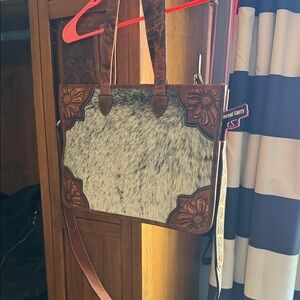 Elegant Floral Accent Shoulder Bag